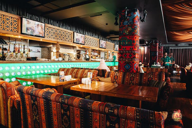 Основной зал в «Тапчан на Радонежского» фотография №7