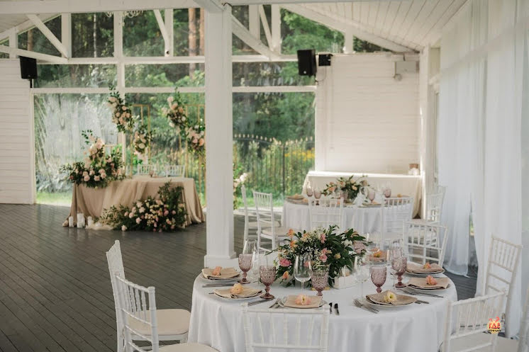 Белоснежная веранда в «Дом у Озера» фотография №9