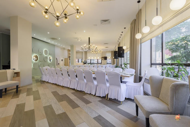 Основной зал в «Raymond» фотография №12