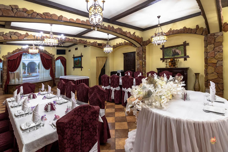 Основной зал в «Медведь» фотография №2