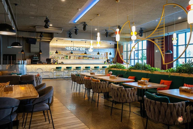 Основной зал в «Честн'ок» фотография №2