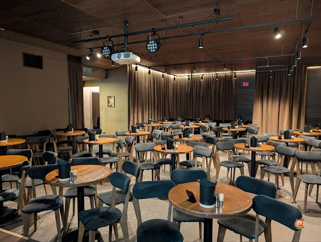 Основной зал в «StandUp клуб на Белинского» фотография №1