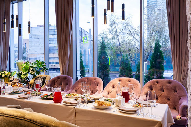 Зал на 2 этаже  в «Сытый лось на Большой Семёновской» фотография №10