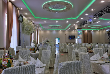 Зал на 300 человек в Зал на 35 человек