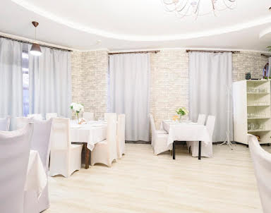  ресторан Три тополя