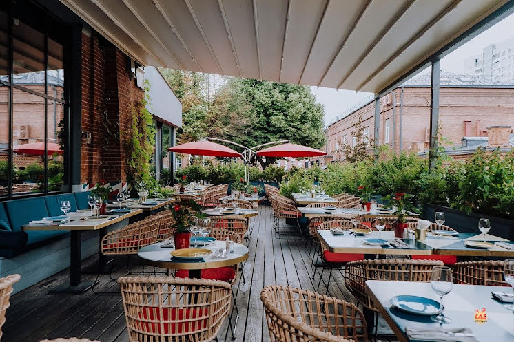 Летняя терраса в «Slava» фотография №1