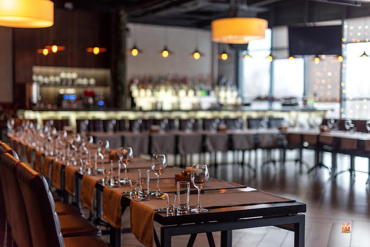 Основной зал ресторана  в «Panorama Steak House» фотография №2