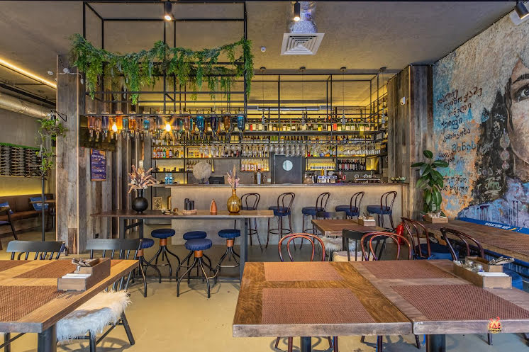 Основной зал  в «Накатули-бар» фотография №7