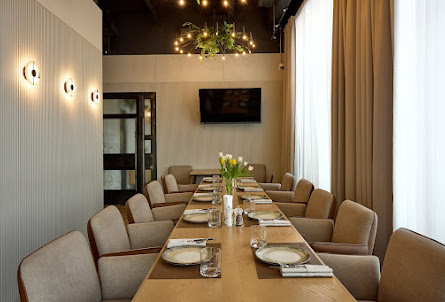 Большой банкетный зал в Малый банкетный зал 