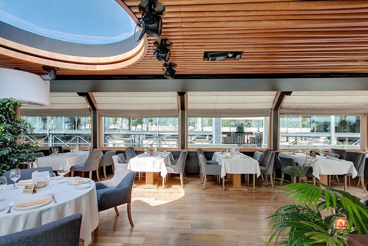 Застекленная палуба  в «Ресторан-теплоход "Volga-Volga"» фотография №8