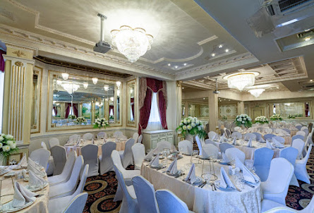 Дворцовый зал в Дворцовый зал