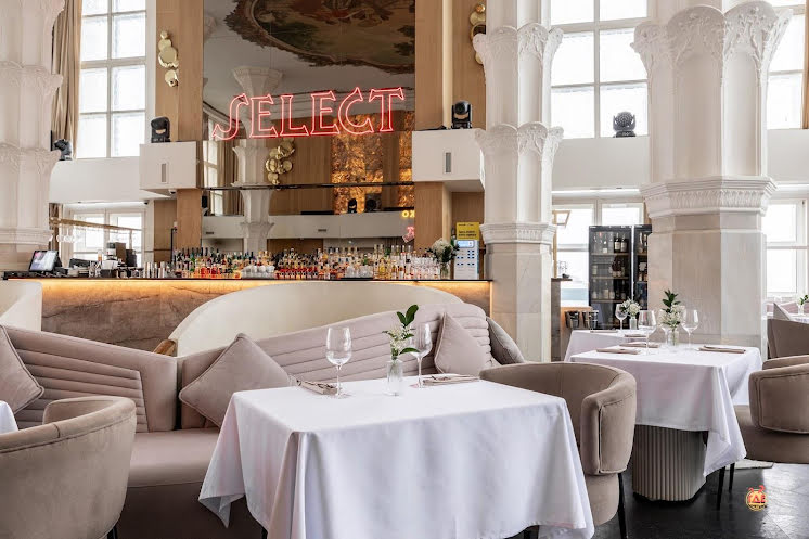 Основной зал в «OBLAKO» фотография №2