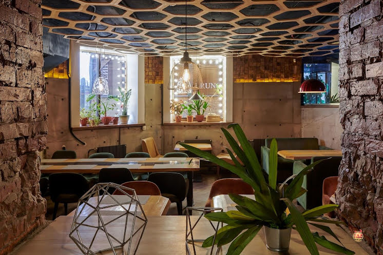 Зал на 1 этаже в «Корова на бочке на Карла Маркса» фотография №9