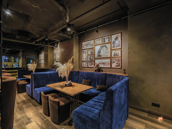 Зал ресторана  в «BAR&JOY» фотография №19