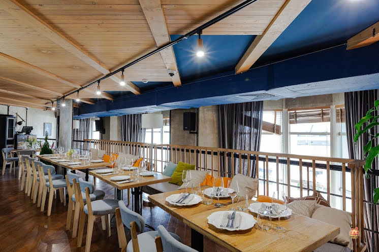 Зал на 2 этаже в «Food Embassy» фотография №8