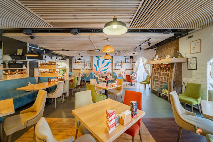 Зал на 2 этаже в «По чесноку на Академика Королева» фотография №1