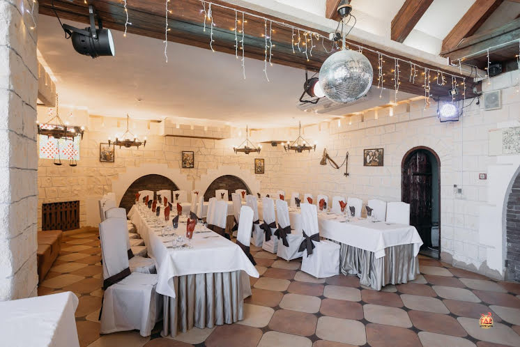 Основной зал  в «Подворье замка» фотография №6