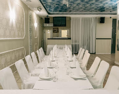  ресторан В двух шагах на Королева