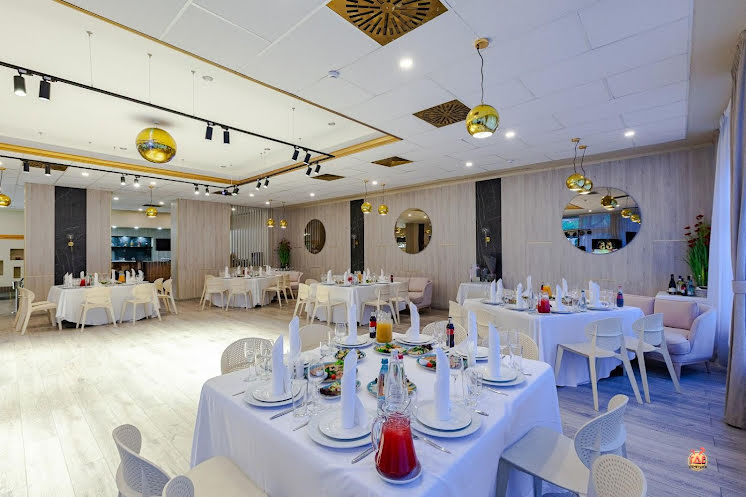 Зал ресторана в «Истра Гарден» фотография №11