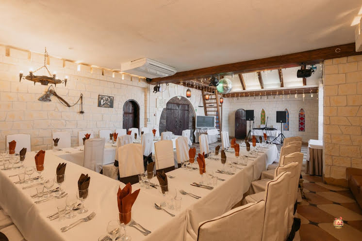 Основной зал  в «Подворье замка» фотография №9