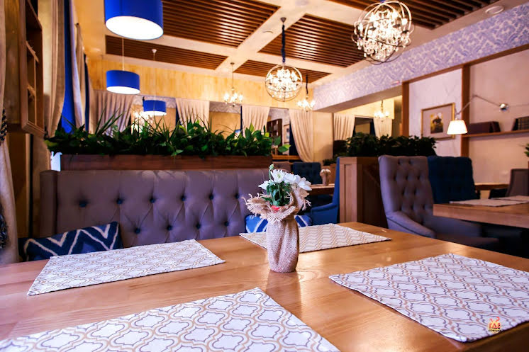 Основной зал в «Родня» фотография №2