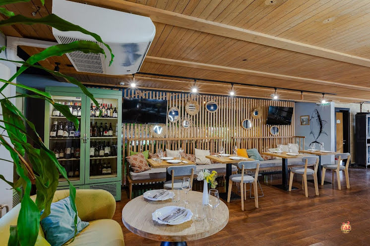 Зал на 2 этаже в «Food Embassy» фотография №5