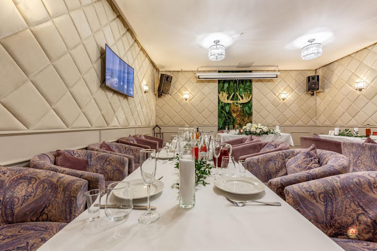 Большой караоке-зал в «Сытый лось в Медведково» фотография №18