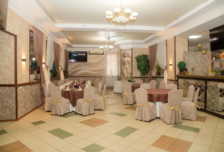 Большой банкетный зал в Малый банкетный зал