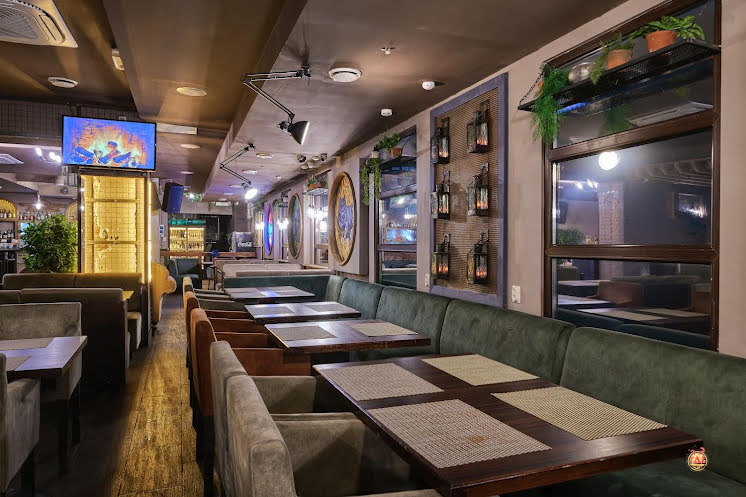 Основной зал в «Корова на бочке на 70 лет Октября» фотография №6