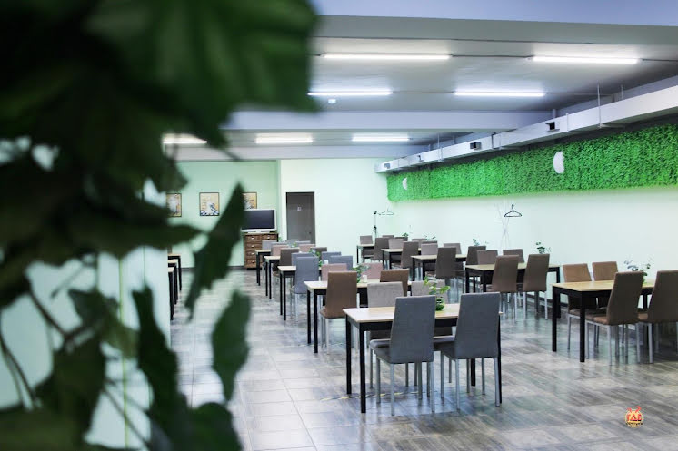 Основной зал в «Шпинат» фотография №19