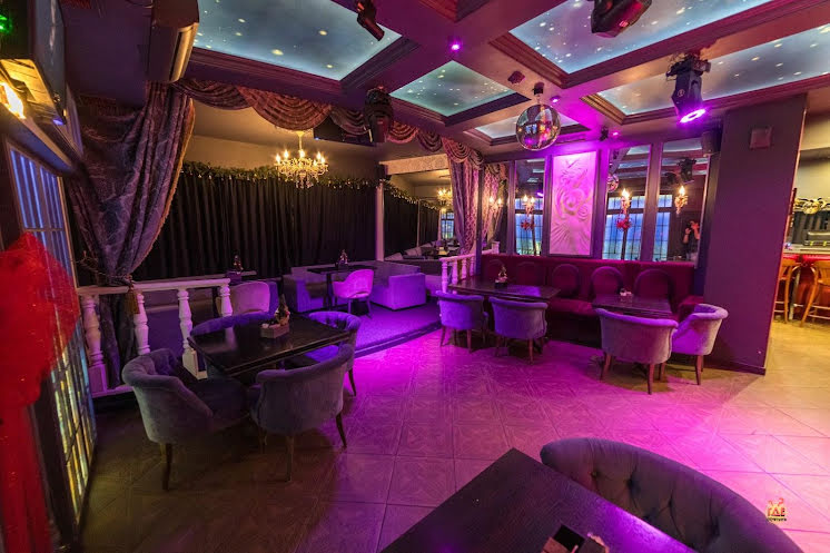 Основной зал в «Сто Друзей» фотография №1