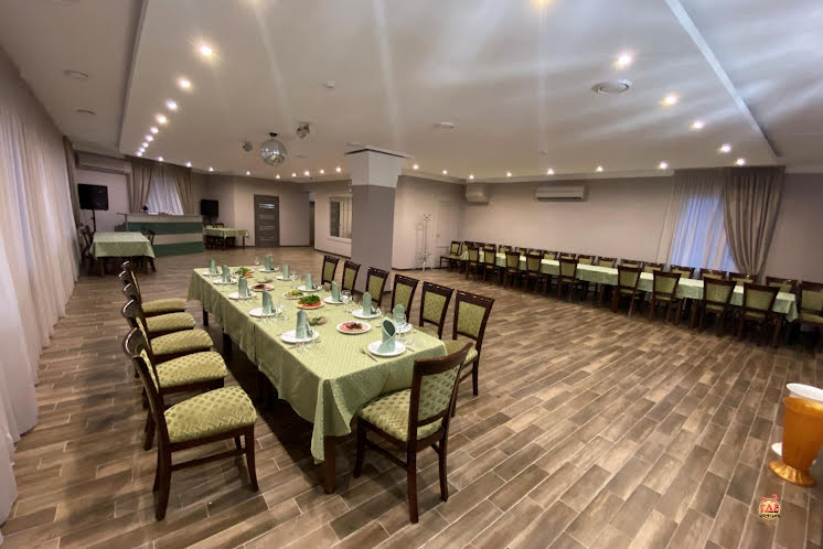 Основной зал в «Вернисаж» фотография №2