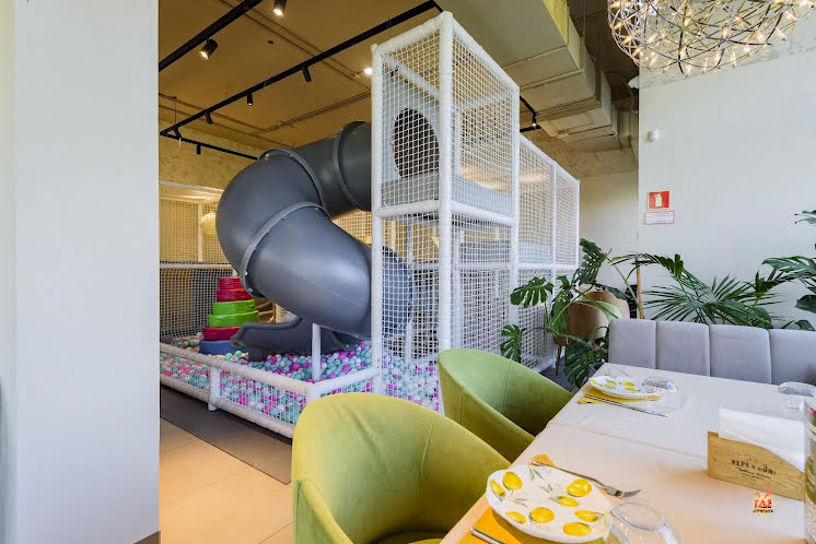 Основной зал  в «Pepperoni на Анаса Тазетдинова» фотография №7