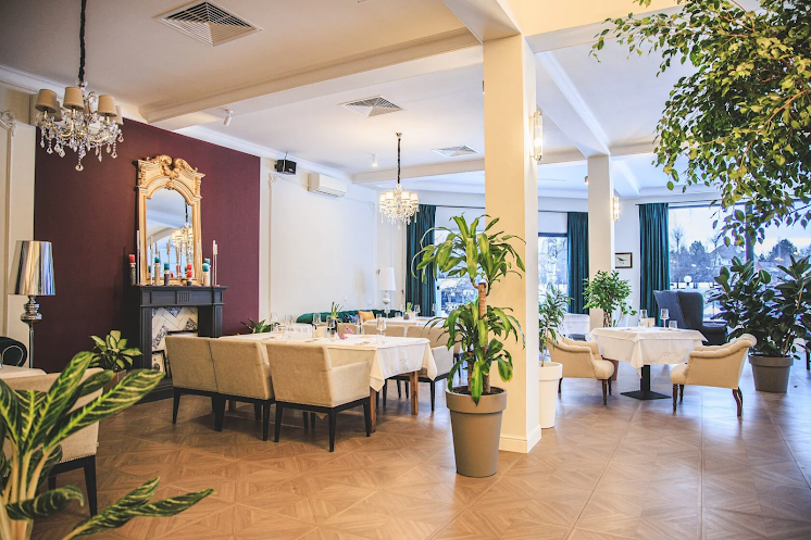 Банкетный зал  в «Queen's Lake» фотография №4