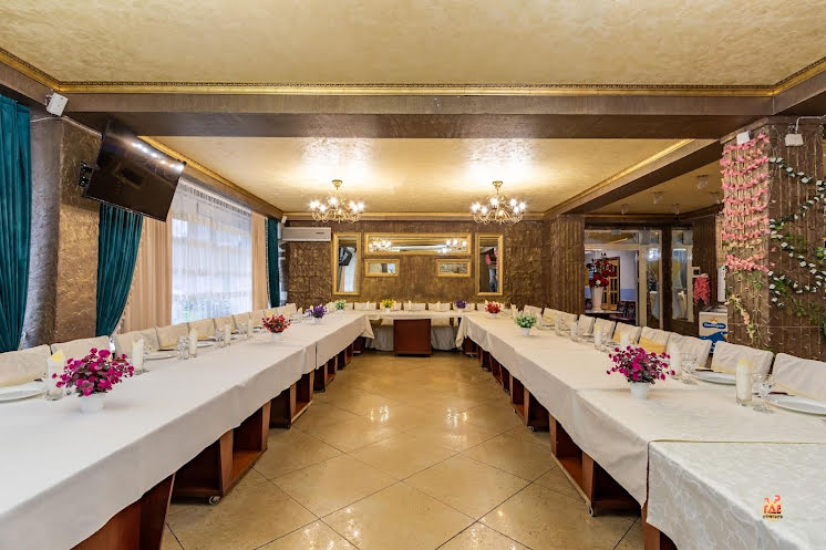 Основной зал в «Зеркала» фотография № 1