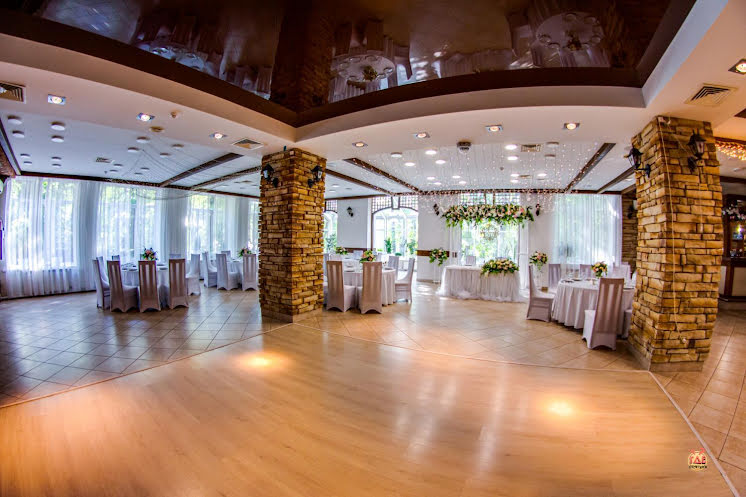 Зал ресторана в «Дубрава» фотография №9