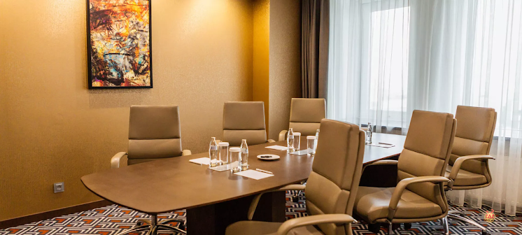 Конференц-зал "Клубная переговорная" в «SHERATONPLAZA Ufa - Congress Hotel» фотография №1