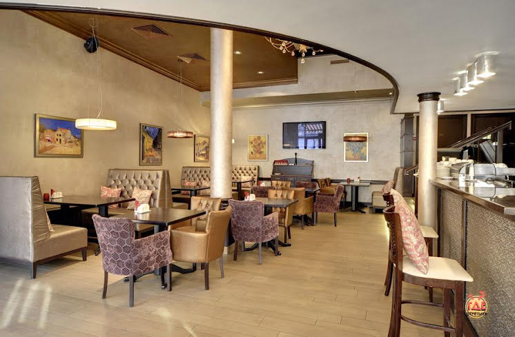 Основной зал в «Vinsent на Мира» фотография №2