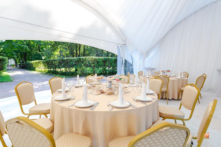 Шатёр у Каменной Оранжереи в «Усадьба Кусково» фотография №3