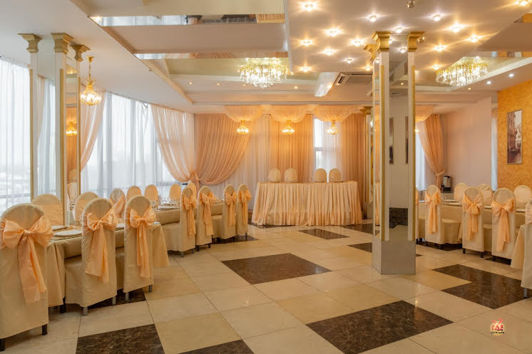 Зал «Персиковый» в «У Озера ​на Героев Космоса» фотография №1