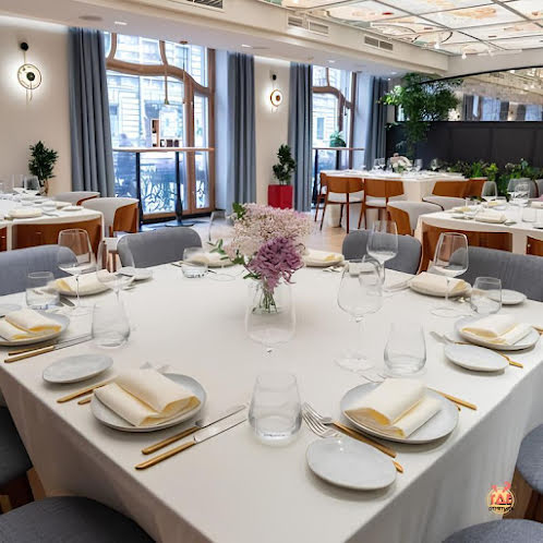 Основной зал  в «BISTROT 44» фотография №2