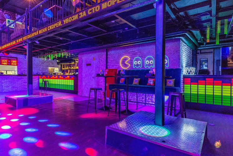 Зал ресторана  в «Руки ВВерх! Бар Автозаводская» фотография №5