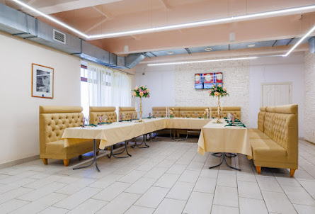 Зал на 80 человек в Зал на 50 человек