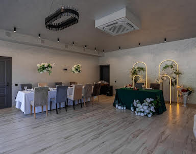  ресторан Двин Холл