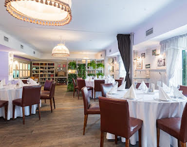  ресторан Stroganoff Bar & Grill