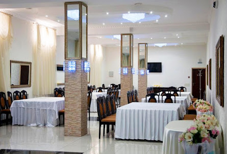 Большой зал в Золотой зал