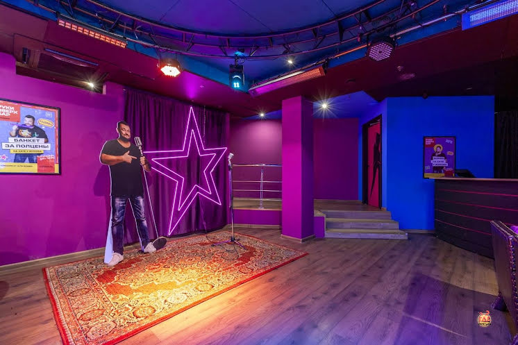 Большой караоке зал в «Руки ВВерх! Бар Строгино» фотография №4