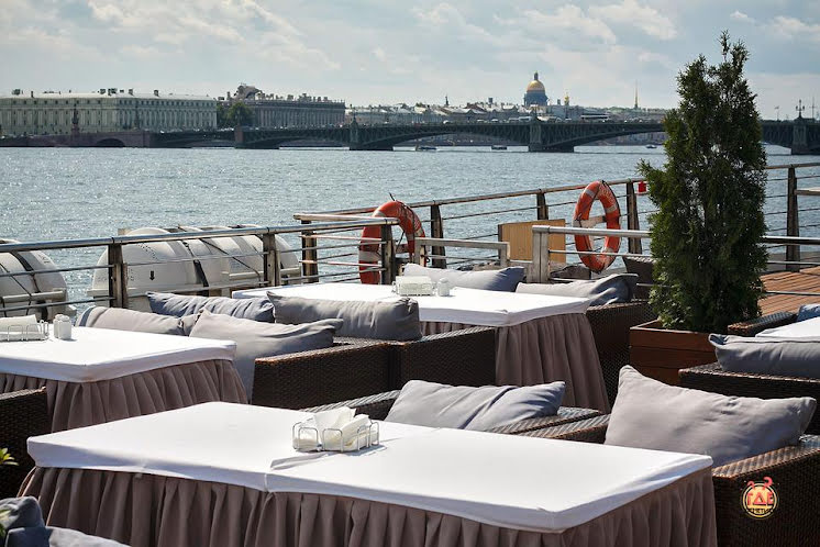Открытая верхняя палуба  в «Ресторан-теплоход "Volga-Volga"» фотография №5