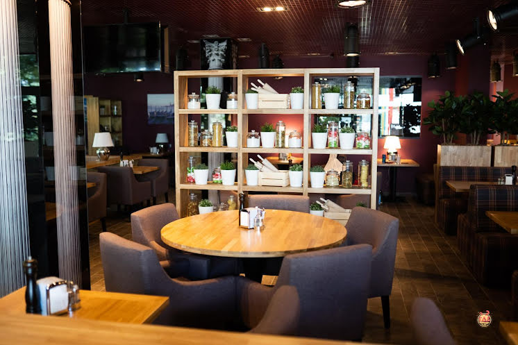 Зал на 1 этаже в «Перчини Grill & Wine на Волжском проспекте» фотография №16