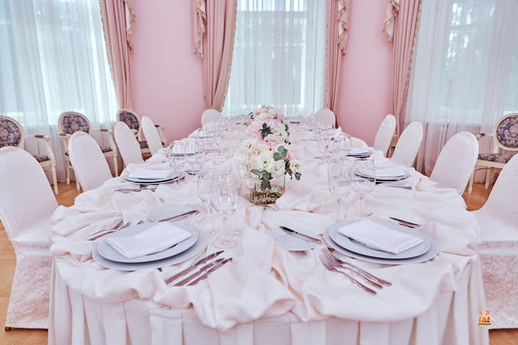 Розовый зал в «Milutin Palace» фотография №2